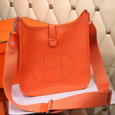 Hermes Evelyne III Togo Umhängetasche aus Leder Orange