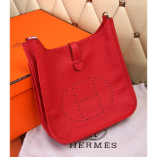 Hermes Evelyne III Togo Umhängetasche aus Leder Rot
