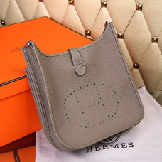 Hermes Evelyne III Togo Umhängetasche aus Leder Grau