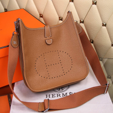 Hermes Evelyne III Togo Umhängetasche aus Leder Braun